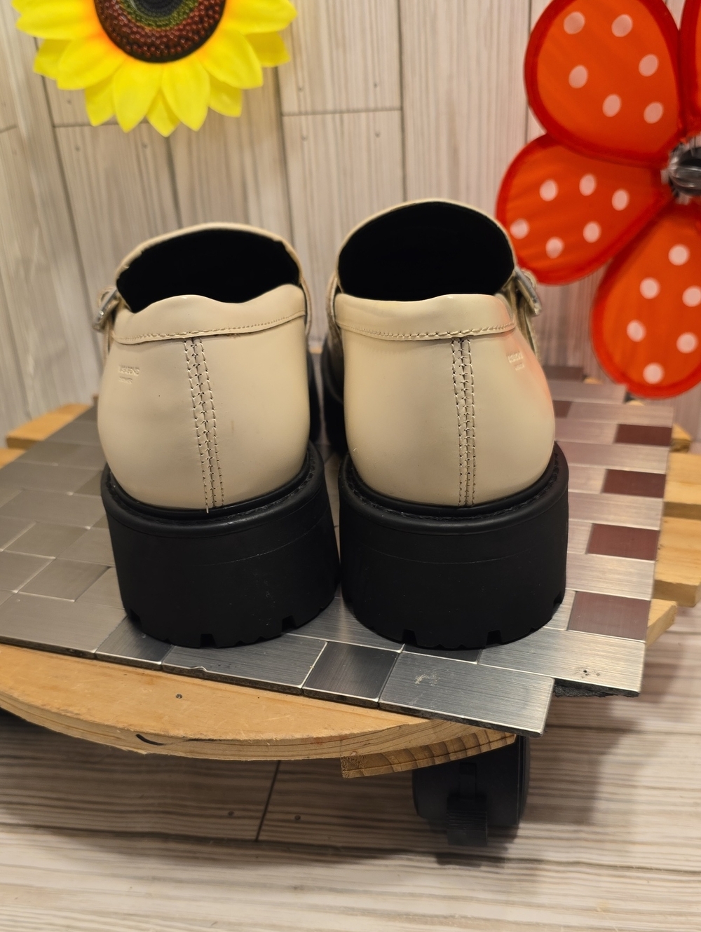 VAGABOND Chunky Cream Loafers with Black Lug Sole - Picture 12 of 15